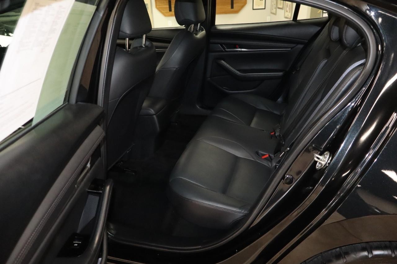 Mazda Mazda3 Sedan Vehicle Full-screen Gallery Image 22