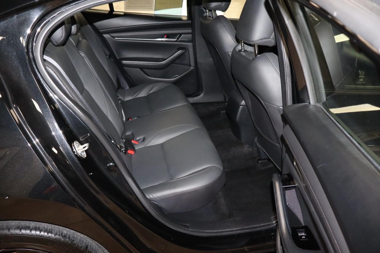 Mazda Mazda3 Sedan Vehicle Full-screen Gallery Image 24