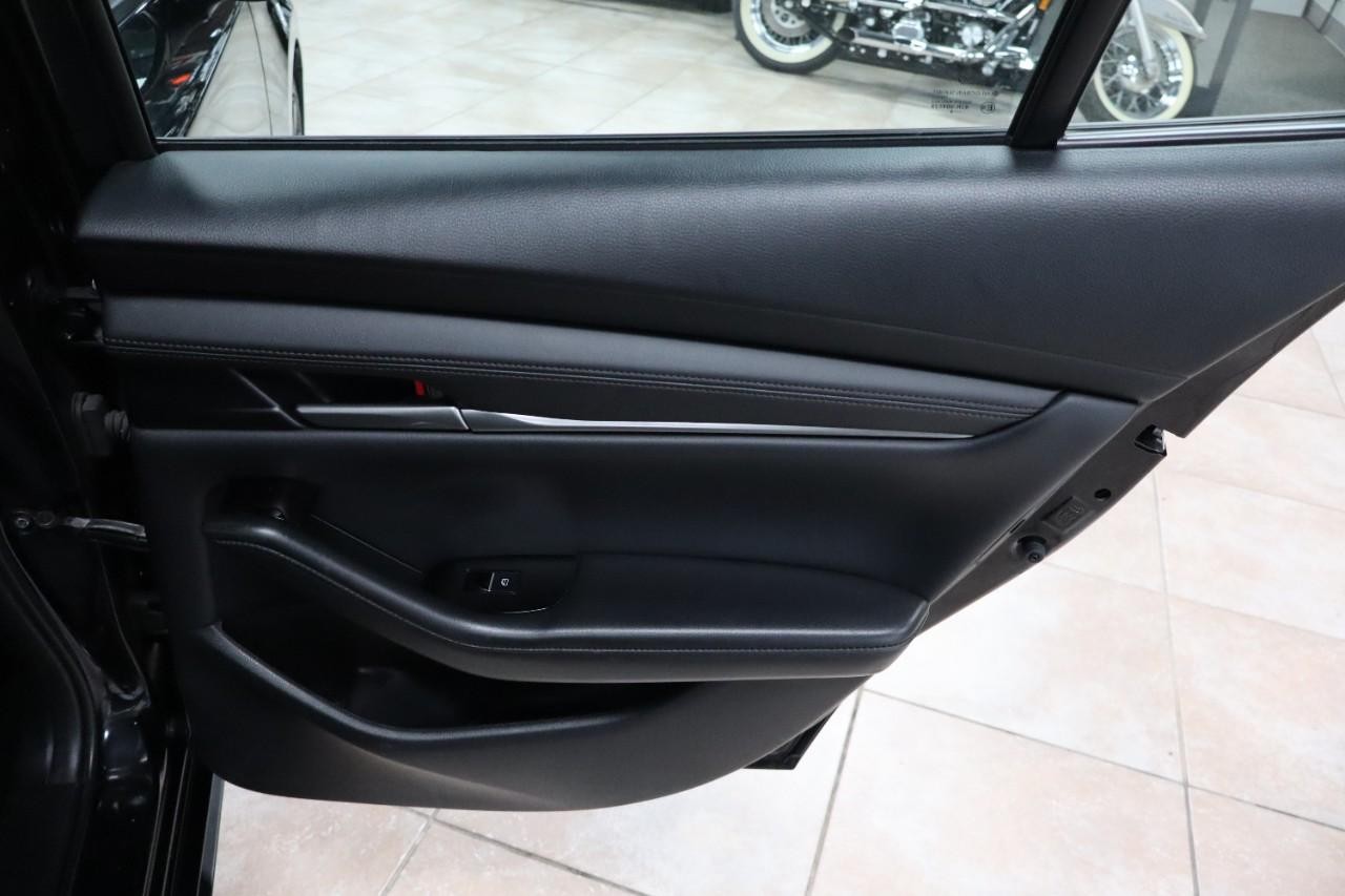 Mazda Mazda3 Sedan Vehicle Full-screen Gallery Image 25