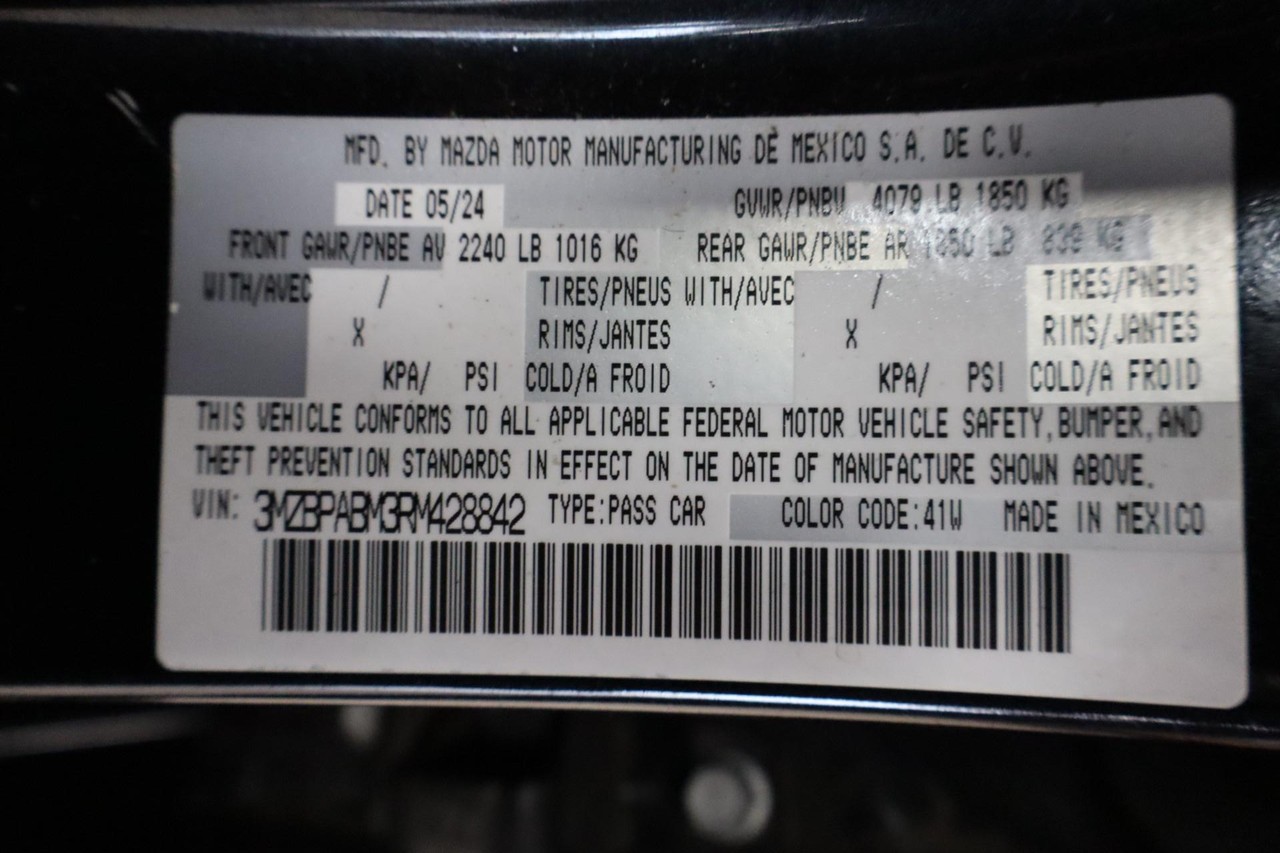 Mazda Mazda3 Sedan Vehicle Full-screen Gallery Image 31