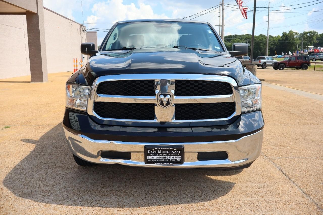 Ram 1500 Classic Vehicle Full-screen Gallery Image 9