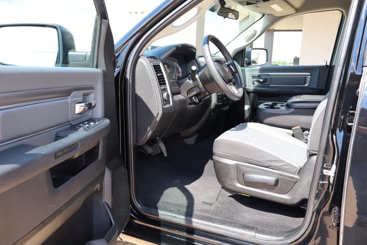 Ram 1500 Classic Vehicle Full-screen Gallery Image 10