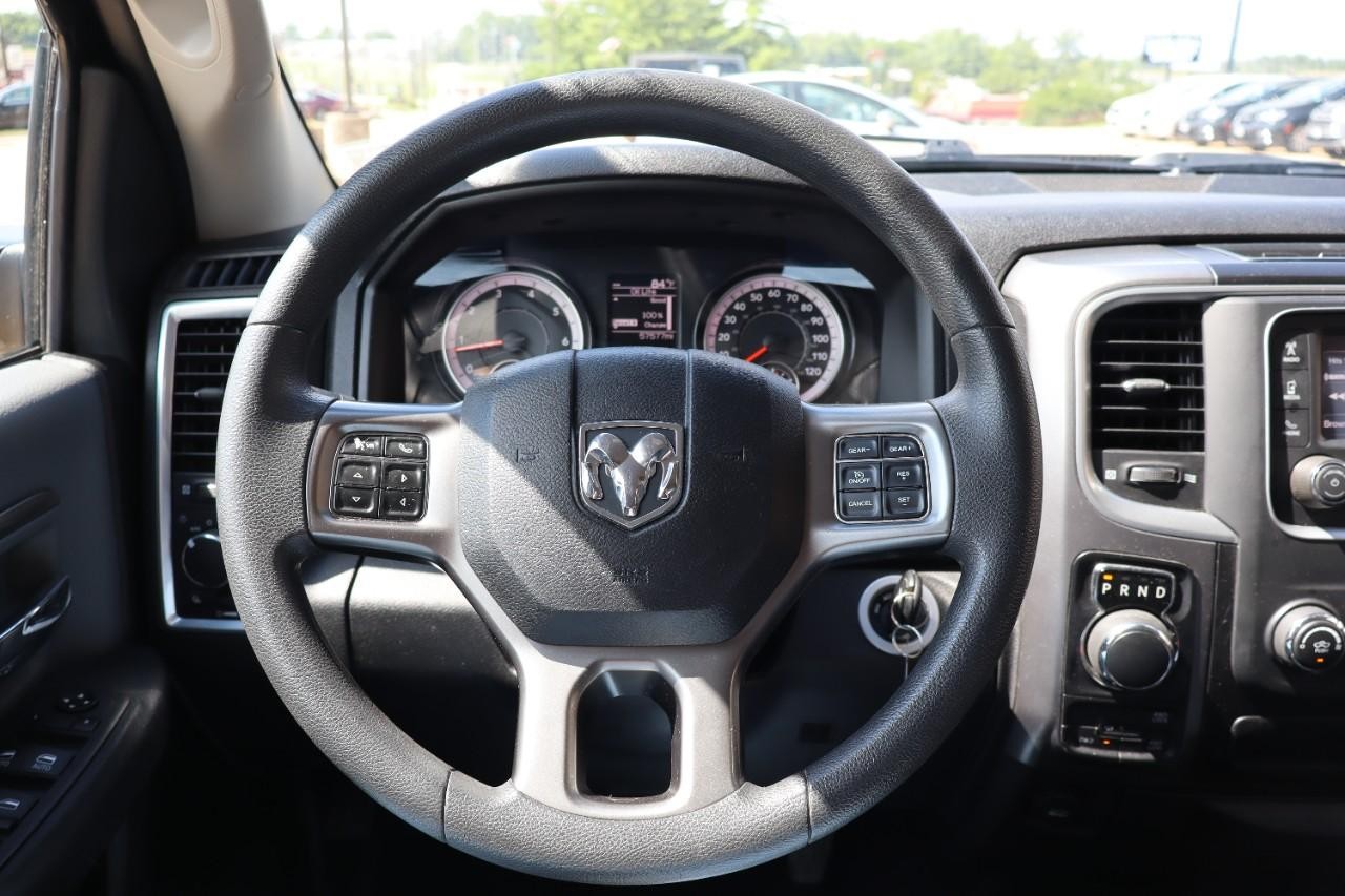 Ram 1500 Classic Vehicle Full-screen Gallery Image 15