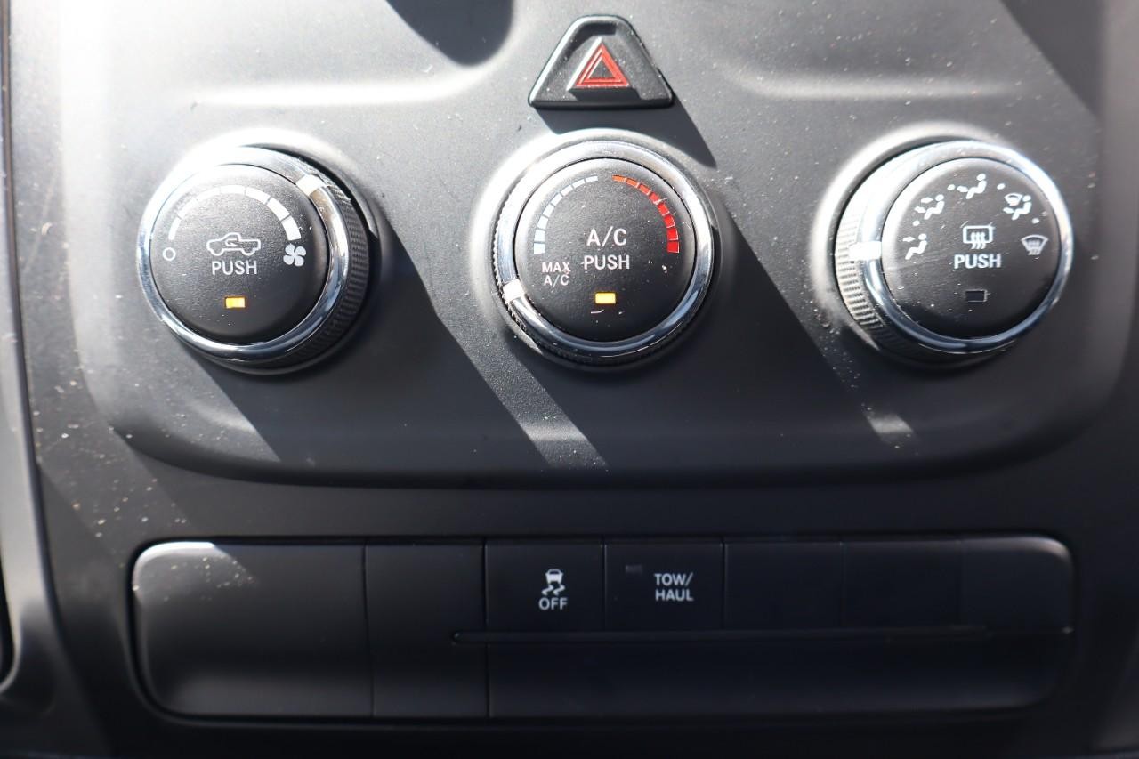 Ram 1500 Classic Vehicle Full-screen Gallery Image 23