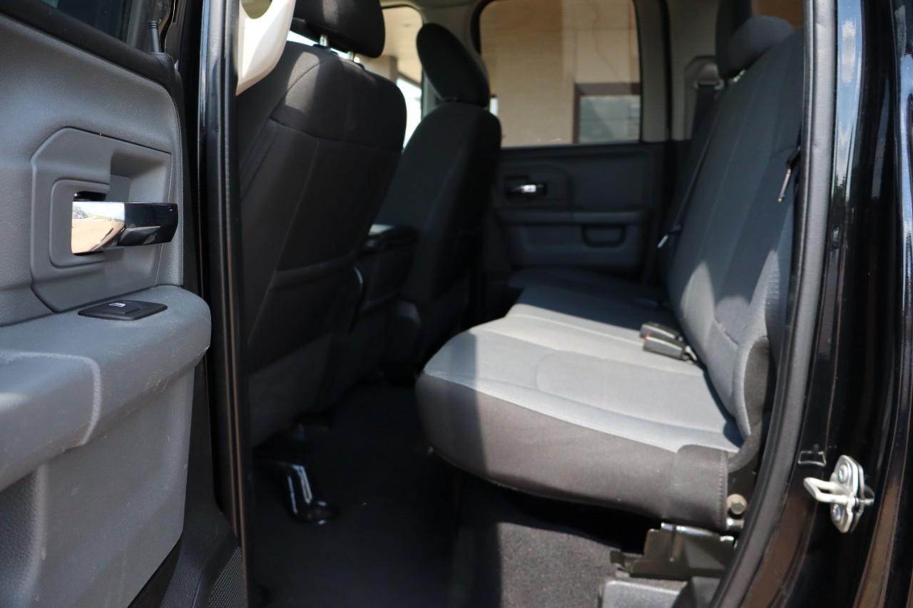 Ram 1500 Classic Vehicle Full-screen Gallery Image 25