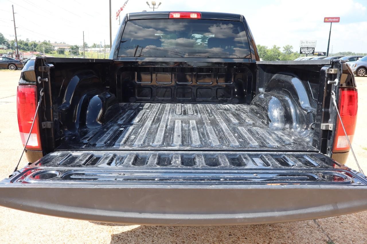 Ram 1500 Classic Vehicle Full-screen Gallery Image 26