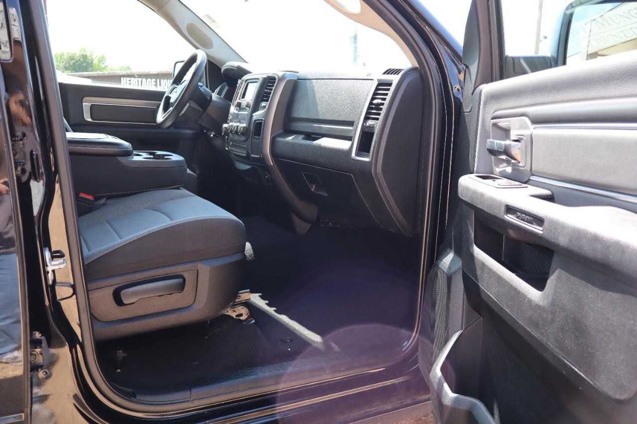Ram 1500 Classic Vehicle Full-screen Gallery Image 28