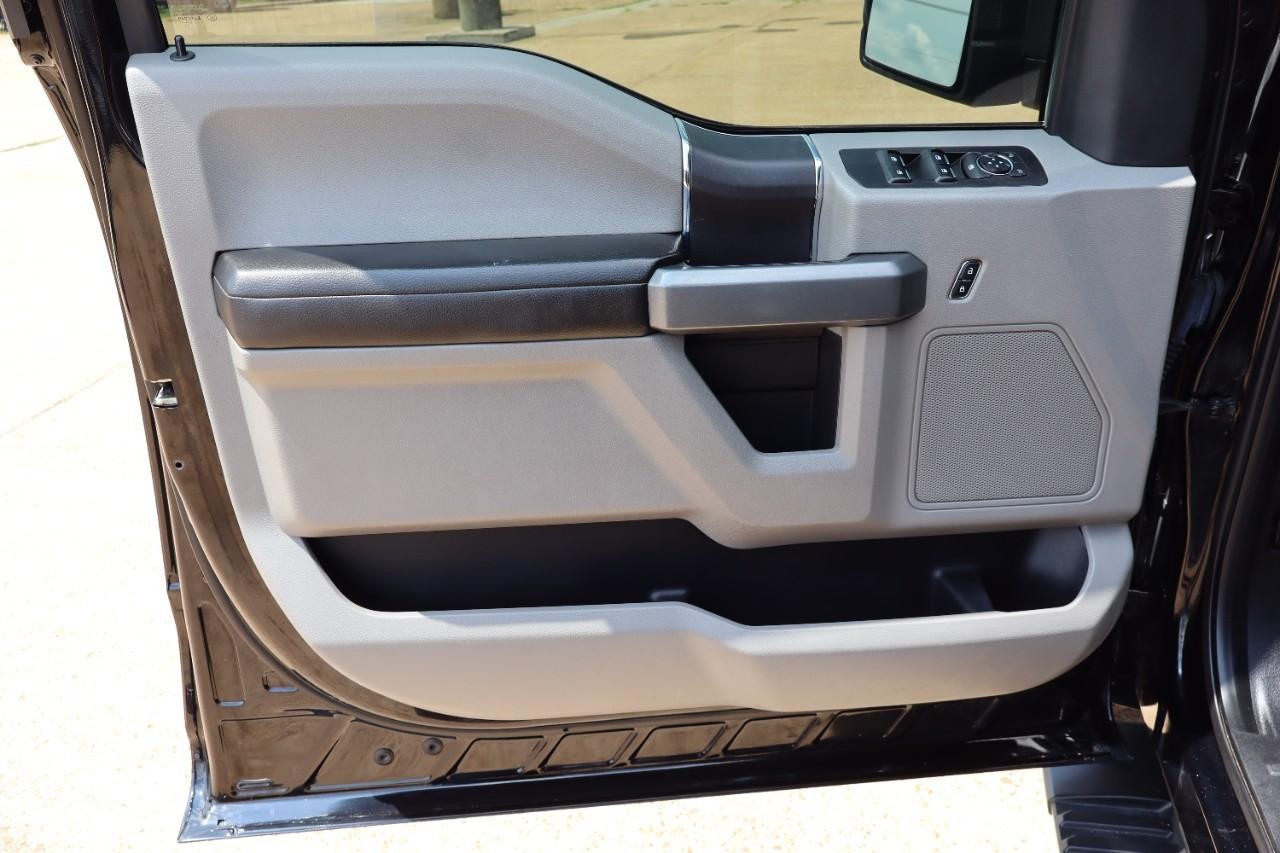 Ford F-150 Vehicle Full-screen Gallery Image 12