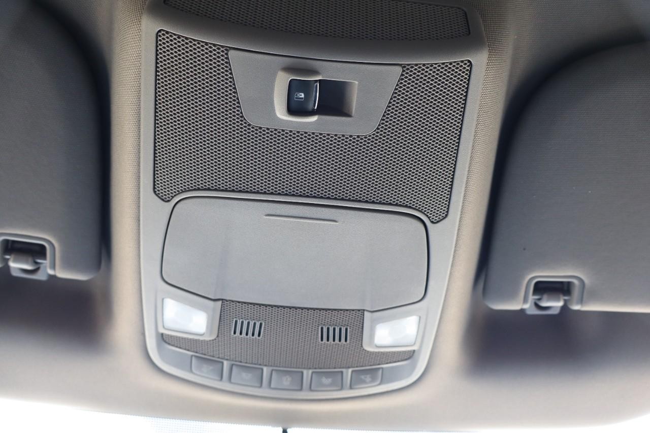 Ford F-150 Vehicle Full-screen Gallery Image 21