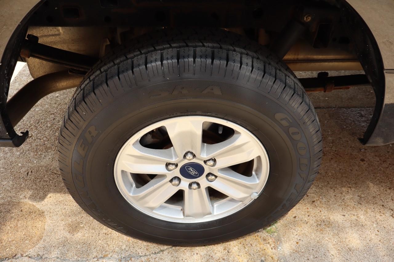 Ford F-150 Vehicle Full-screen Gallery Image 30