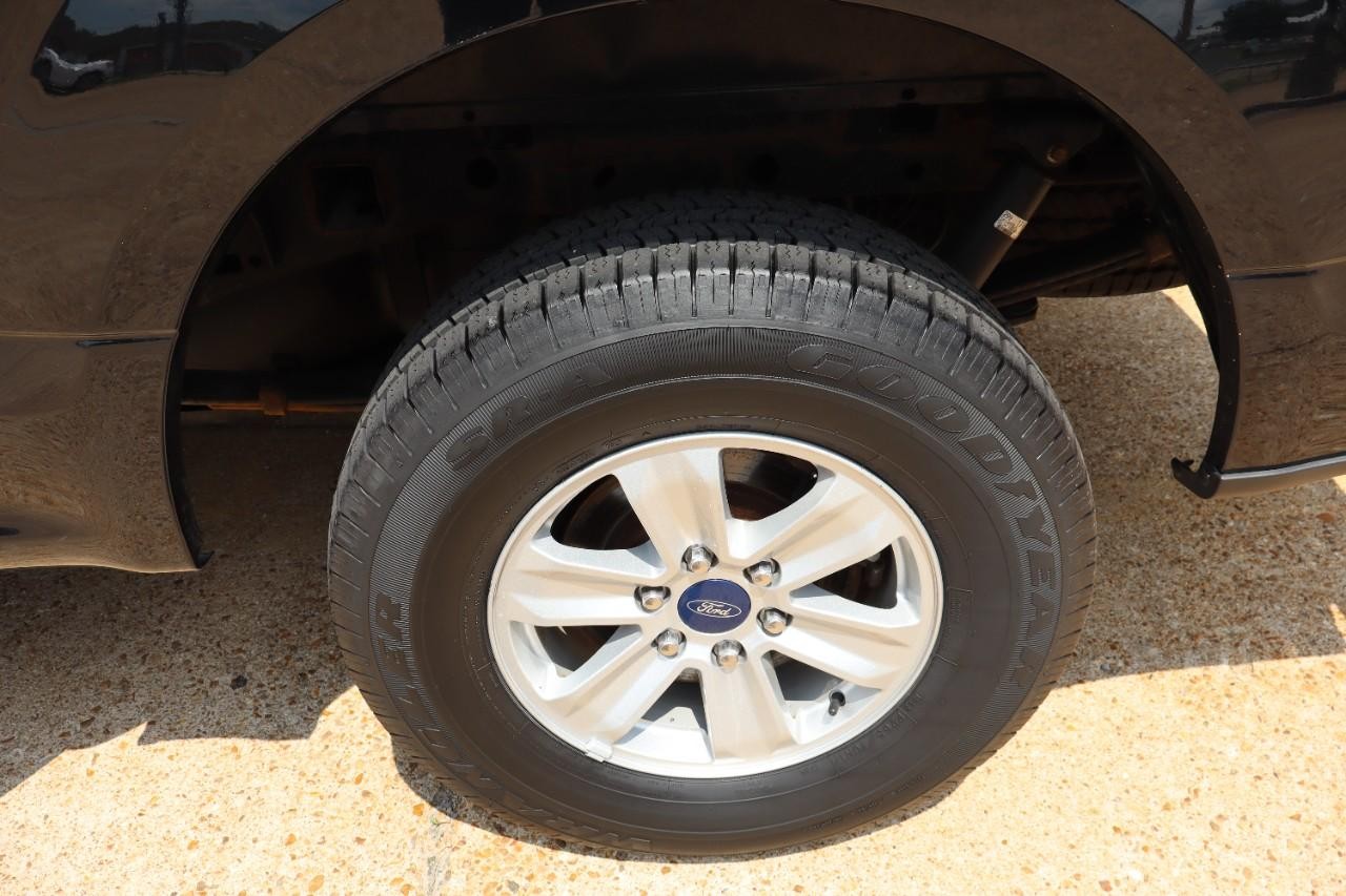 Ford F-150 Vehicle Full-screen Gallery Image 31