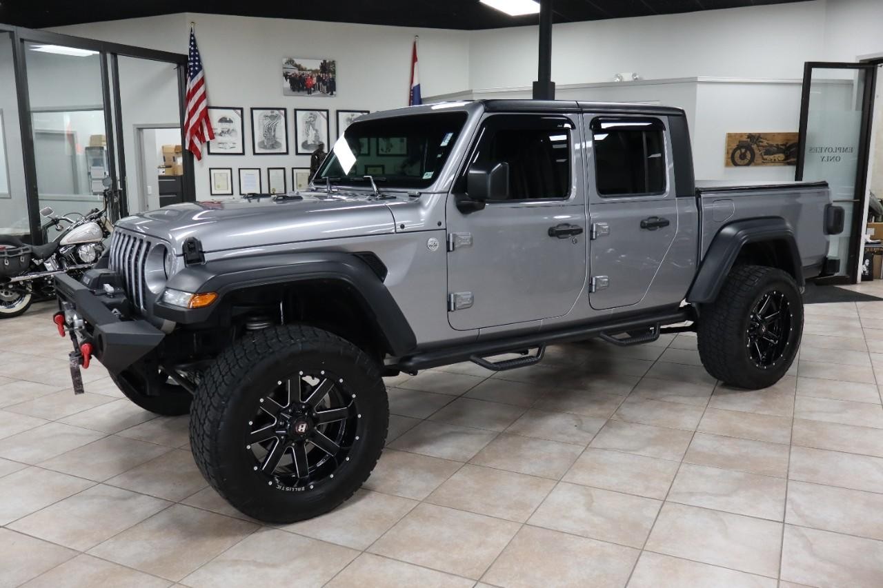 Jeep Gladiator Vehicle Full-screen Gallery Image 2