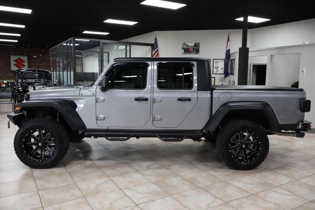 Jeep Gladiator Vehicle Full-screen Gallery Image 3