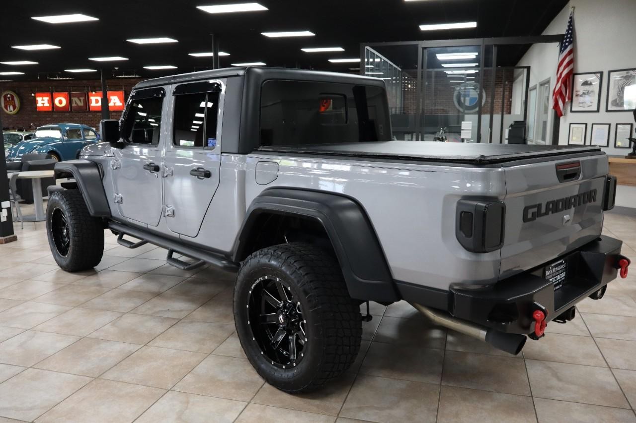Jeep Gladiator Vehicle Full-screen Gallery Image 4