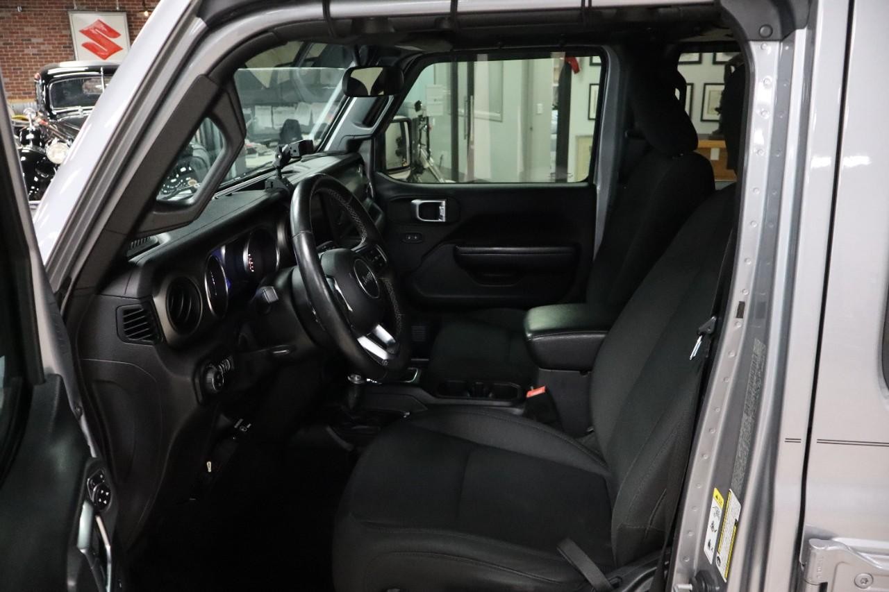 Jeep Gladiator Vehicle Full-screen Gallery Image 11