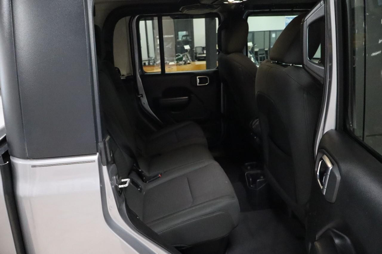 Jeep Gladiator Vehicle Full-screen Gallery Image 20