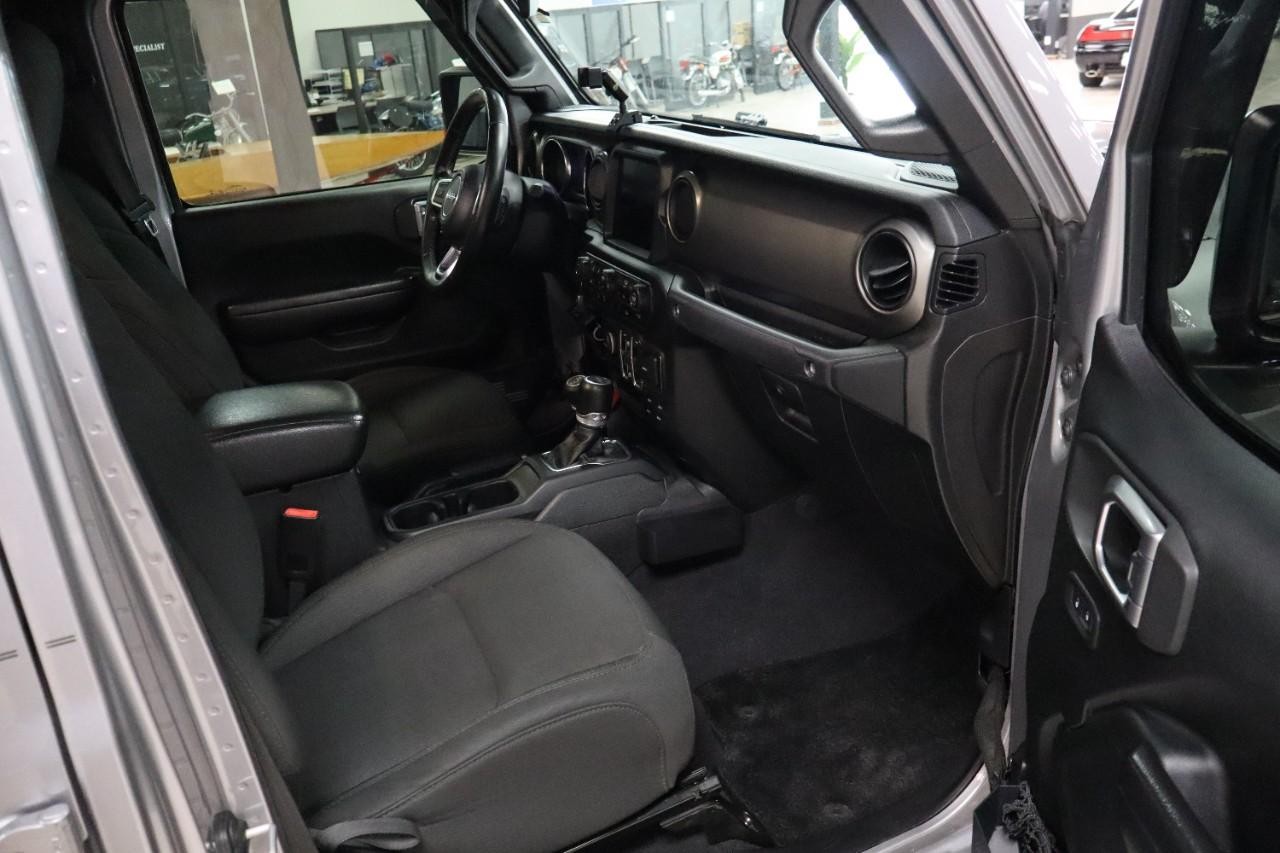 Jeep Gladiator Vehicle Full-screen Gallery Image 21