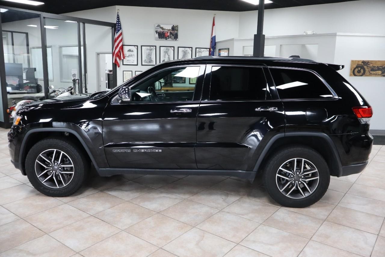 Jeep Grand Cherokee Vehicle Full-screen Gallery Image 3