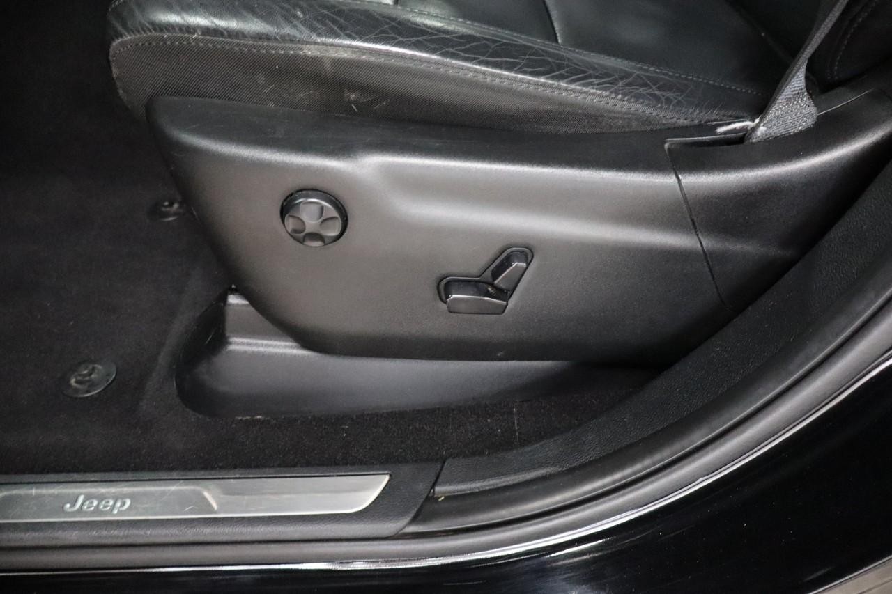 Jeep Grand Cherokee Vehicle Full-screen Gallery Image 11