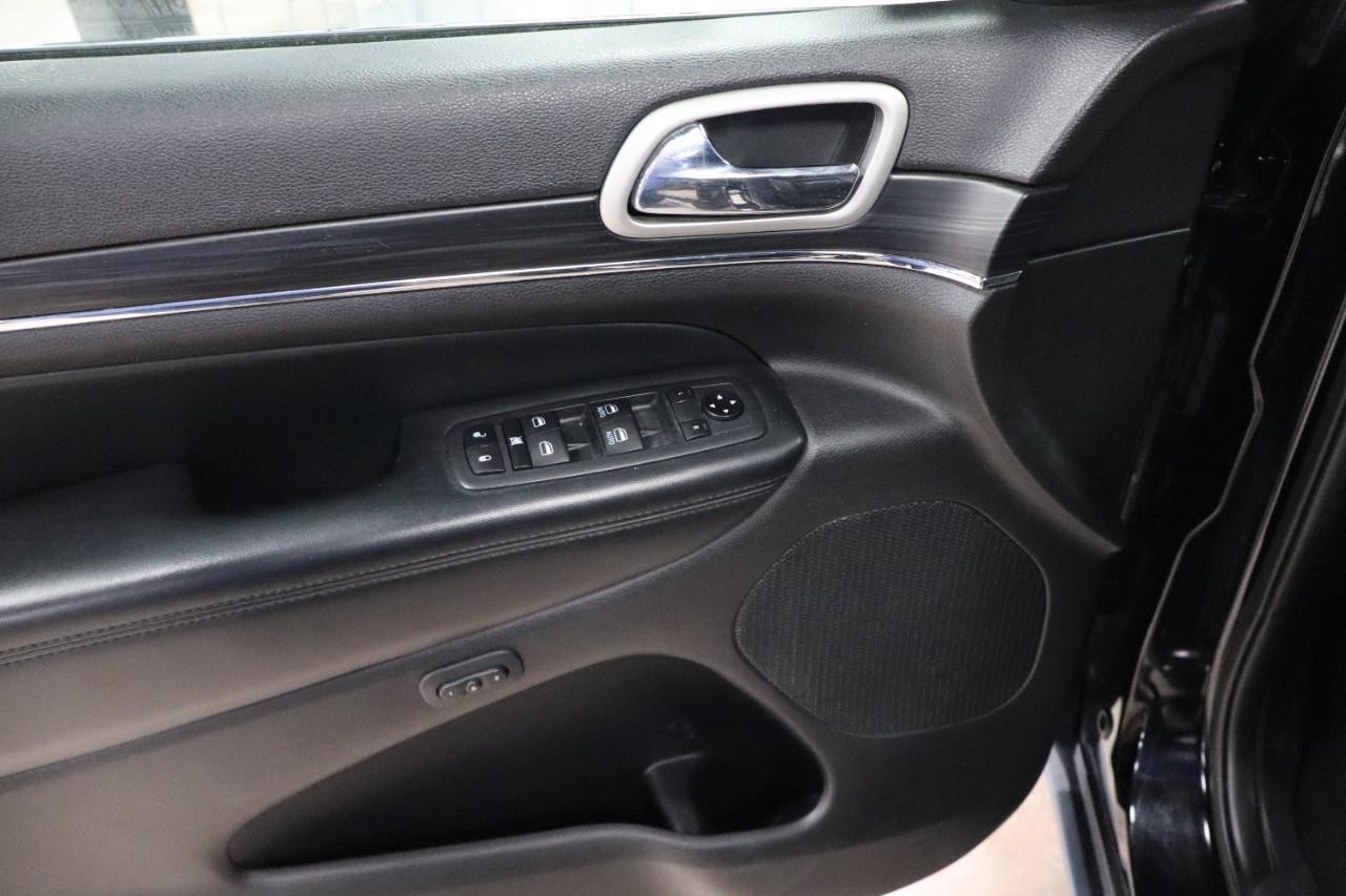 Jeep Grand Cherokee Vehicle Full-screen Gallery Image 12