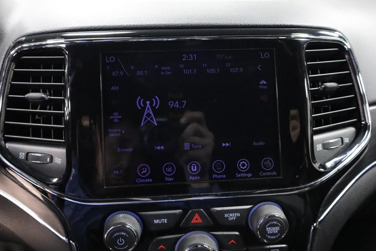 Jeep Grand Cherokee Vehicle Full-screen Gallery Image 16
