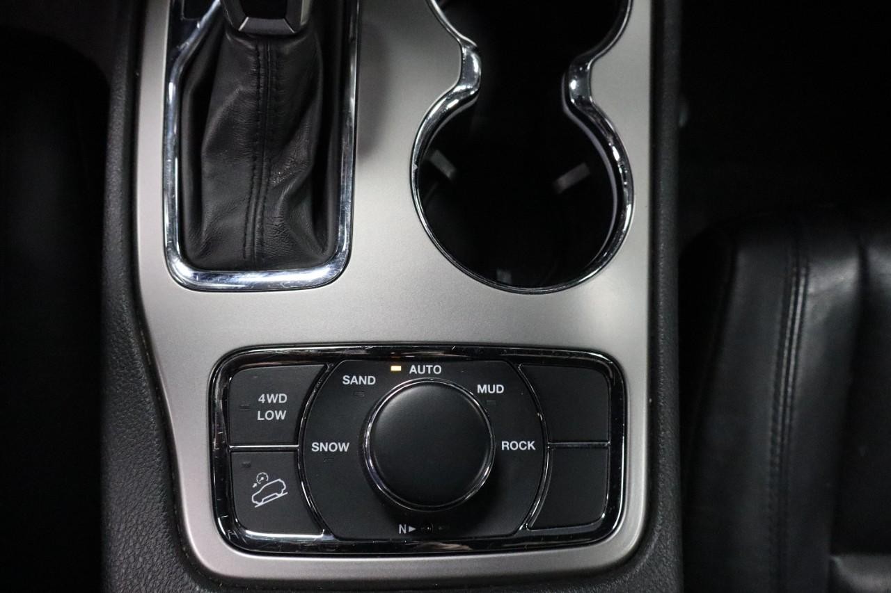 Jeep Grand Cherokee Vehicle Full-screen Gallery Image 18