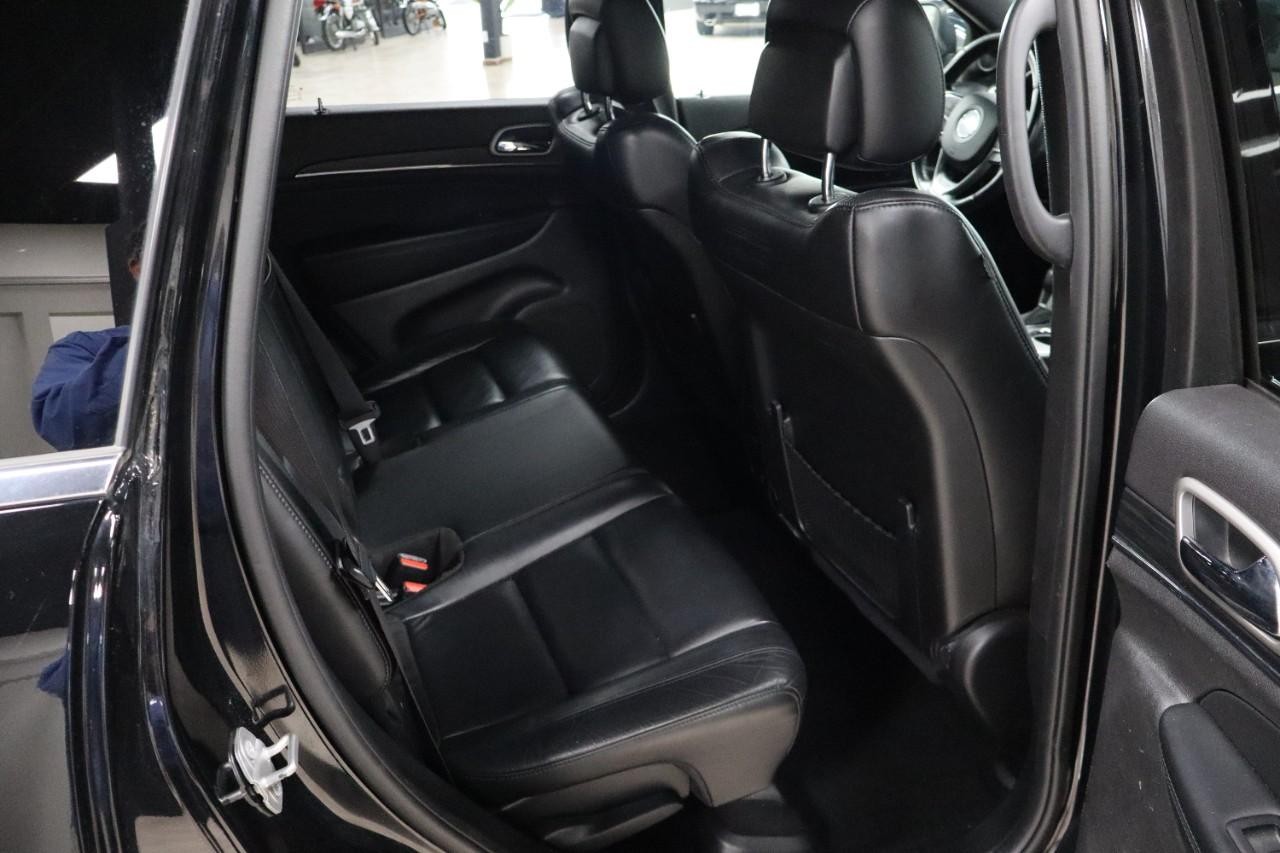 Jeep Grand Cherokee Vehicle Full-screen Gallery Image 21