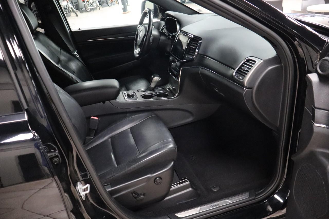 Jeep Grand Cherokee Vehicle Full-screen Gallery Image 22