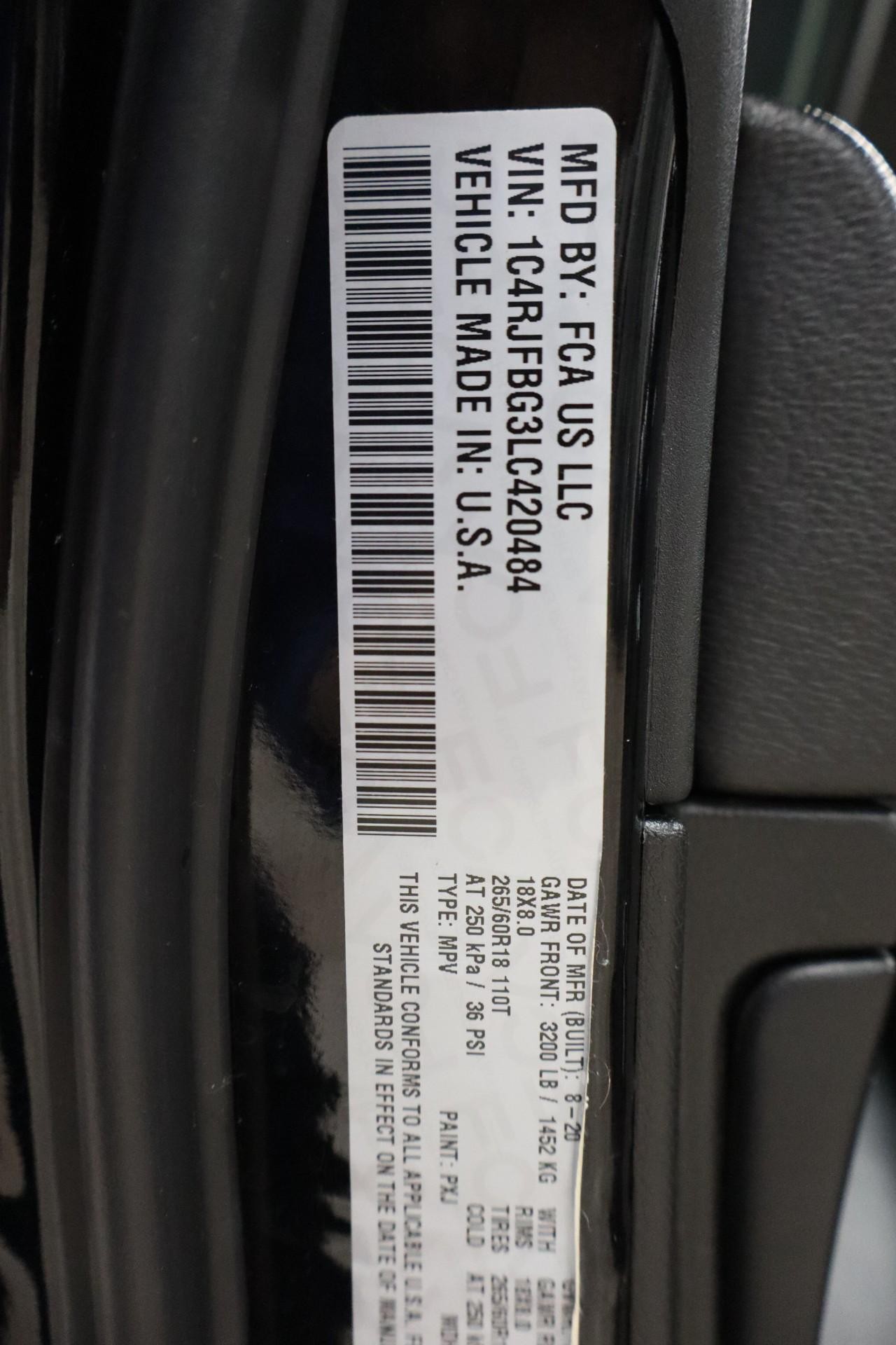 Jeep Grand Cherokee Vehicle Full-screen Gallery Image 23
