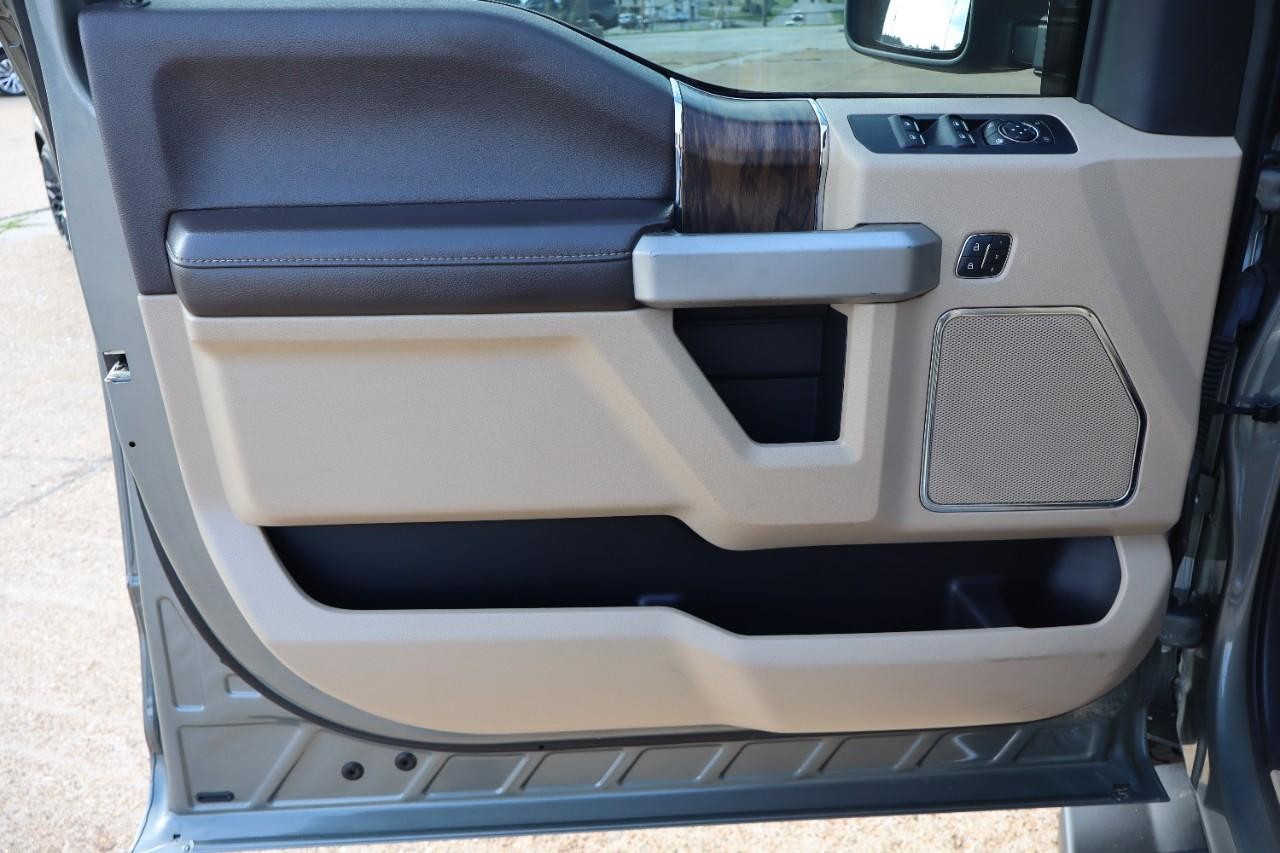 Ford F-150 Vehicle Full-screen Gallery Image 10