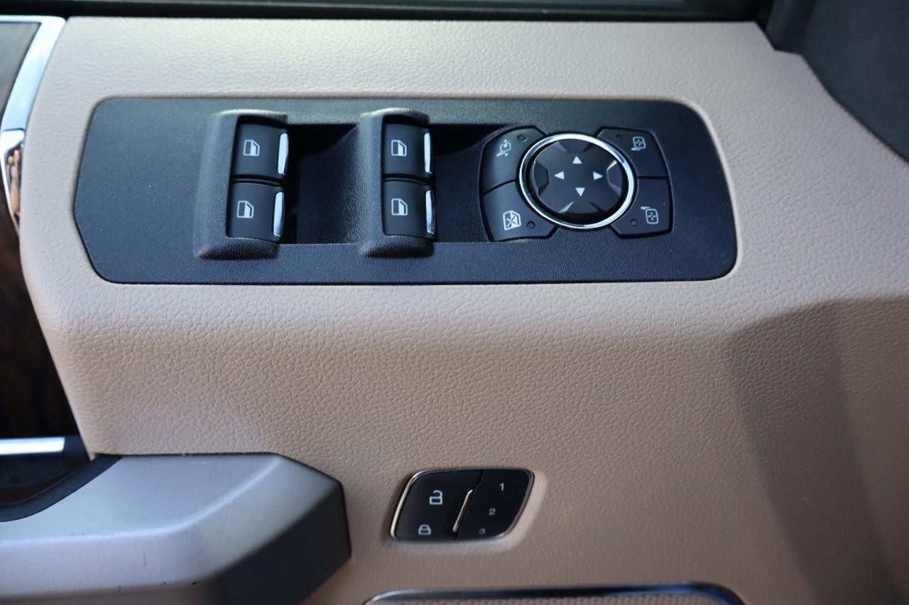 Ford F-150 Vehicle Full-screen Gallery Image 11