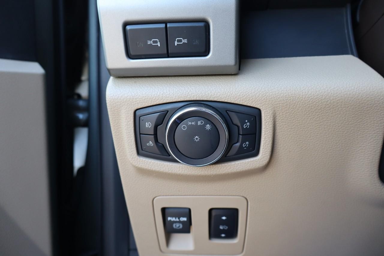Ford F-150 Vehicle Full-screen Gallery Image 14