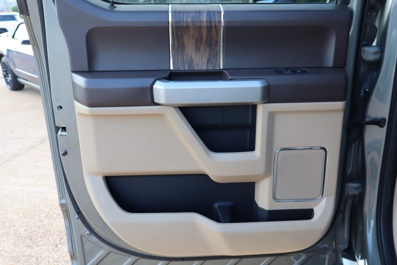 Ford F-150 Vehicle Full-screen Gallery Image 23