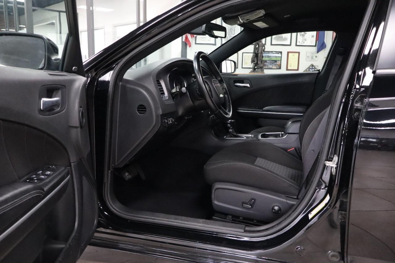 Dodge Charger Vehicle Full-screen Gallery Image 10