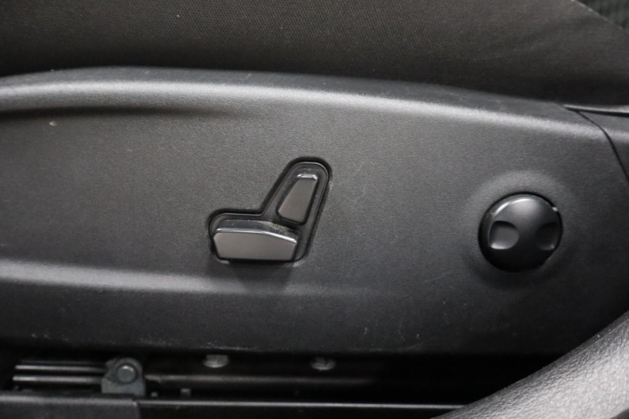Dodge Charger Vehicle Full-screen Gallery Image 11