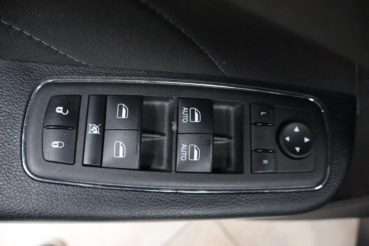 Dodge Charger Vehicle Full-screen Gallery Image 12