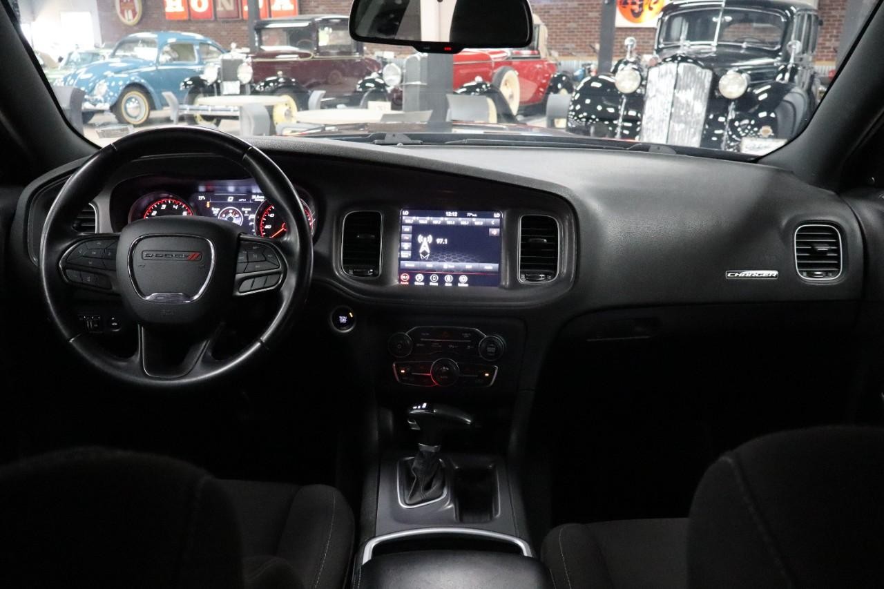 Dodge Charger Vehicle Full-screen Gallery Image 13