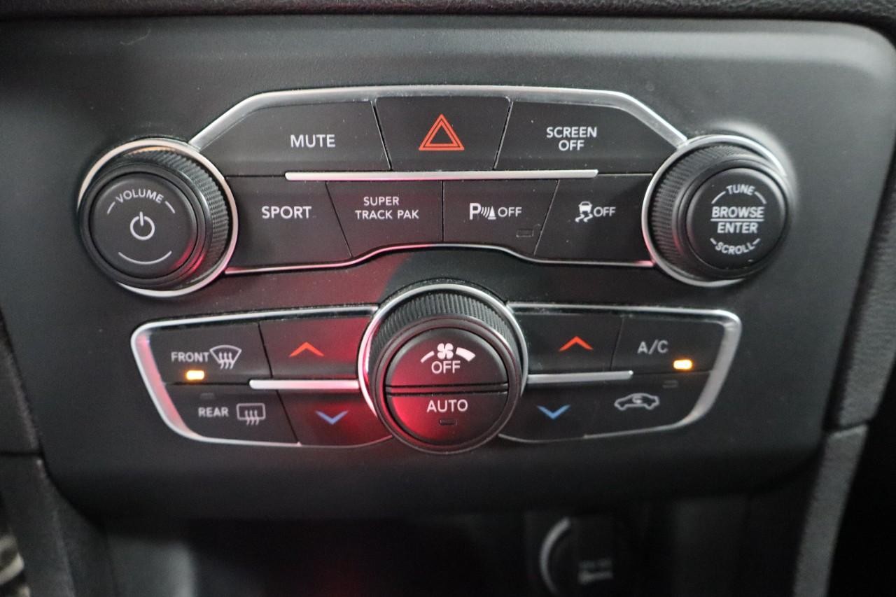 Dodge Charger Vehicle Full-screen Gallery Image 18