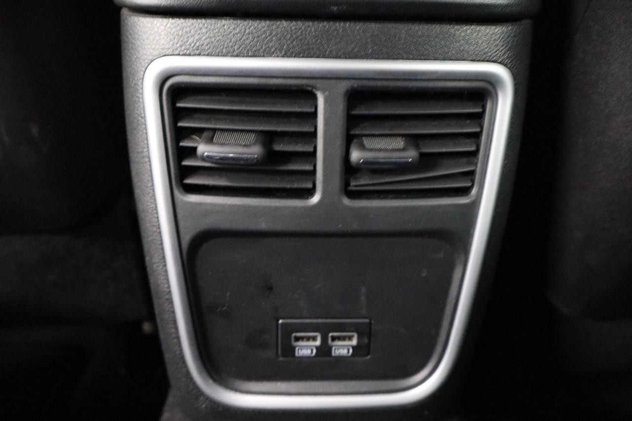 Dodge Charger Vehicle Full-screen Gallery Image 22