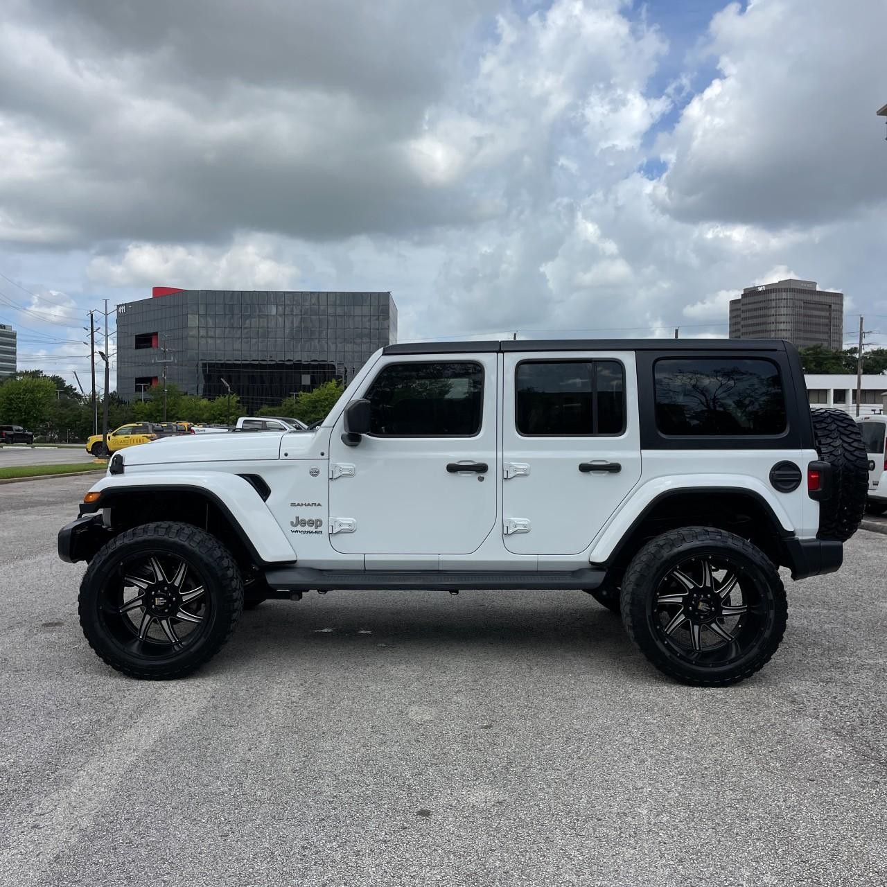 Jeep Wrangler Unlimited Vehicle Full-screen Gallery Image 2