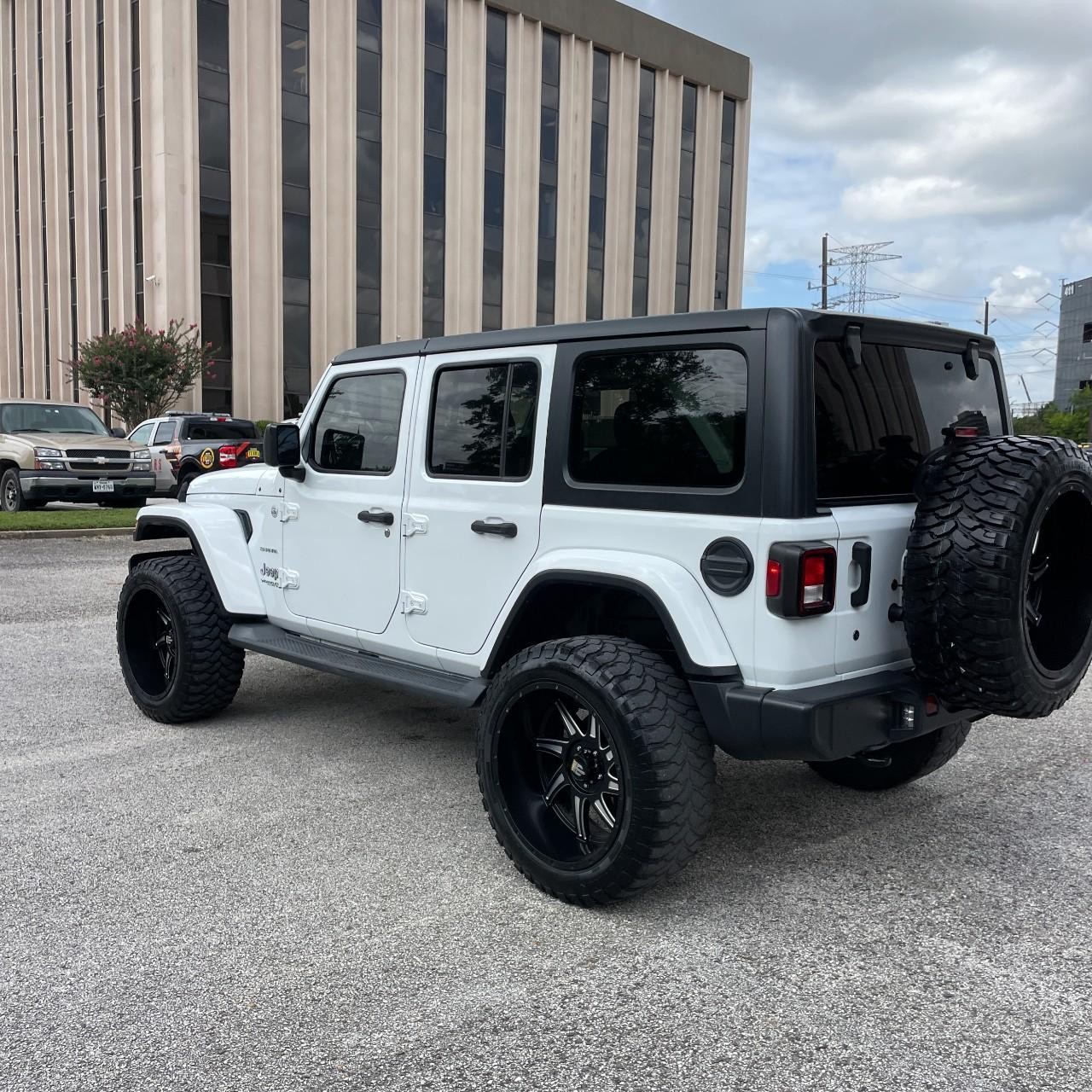 Jeep Wrangler Unlimited Vehicle Full-screen Gallery Image 3