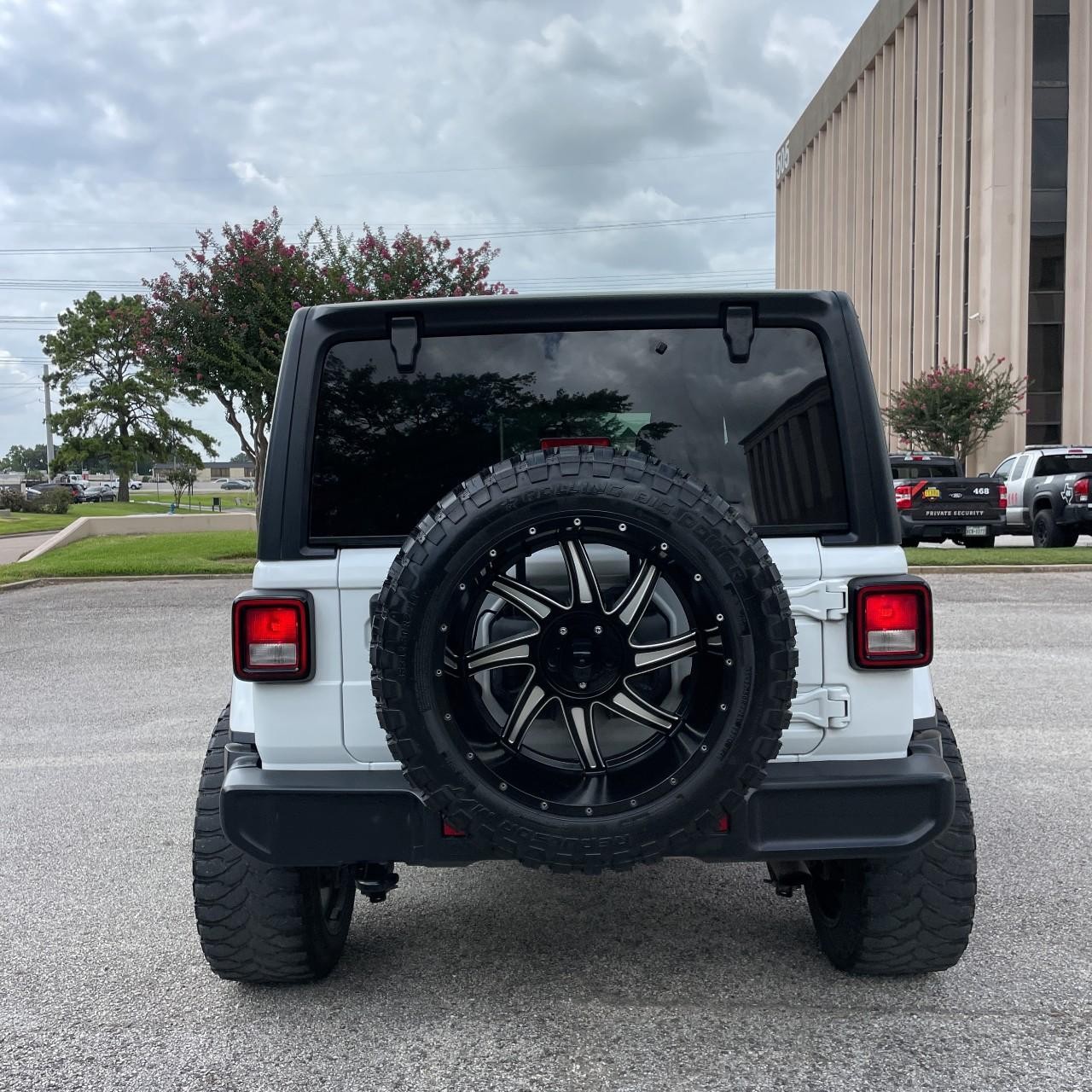 Jeep Wrangler Unlimited Vehicle Full-screen Gallery Image 4