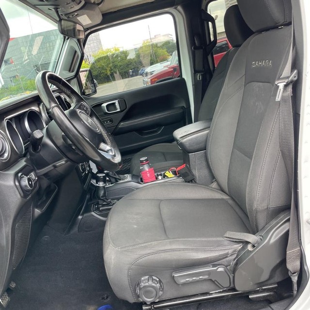 Jeep Wrangler Unlimited Vehicle Full-screen Gallery Image 11