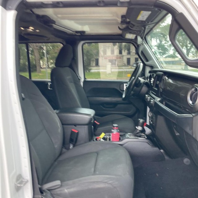 Jeep Wrangler Unlimited Vehicle Full-screen Gallery Image 12
