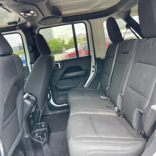 Jeep Wrangler Unlimited Vehicle Full-screen Gallery Image 13