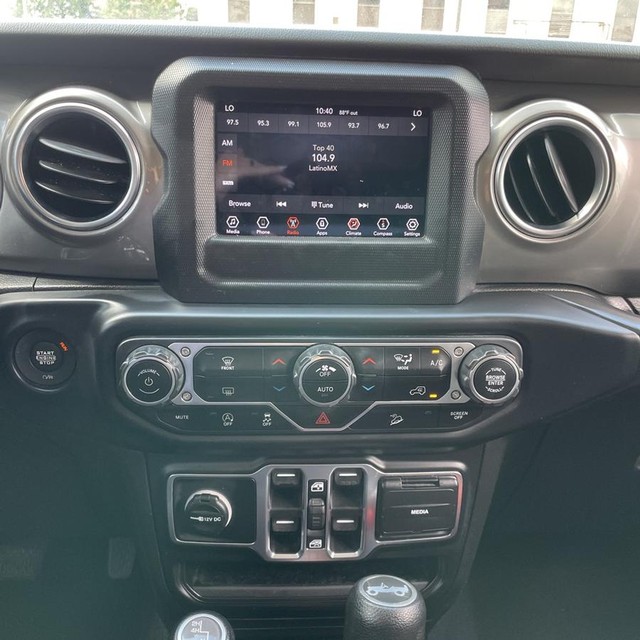 Jeep Wrangler Unlimited Vehicle Full-screen Gallery Image 15