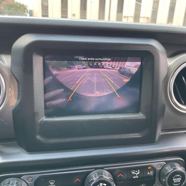 Jeep Wrangler Unlimited Vehicle Full-screen Gallery Image 16