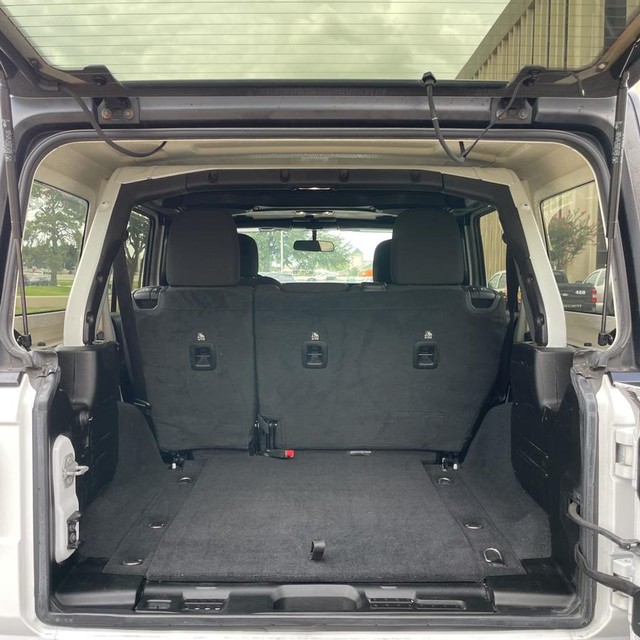 Jeep Wrangler Unlimited Vehicle Full-screen Gallery Image 19