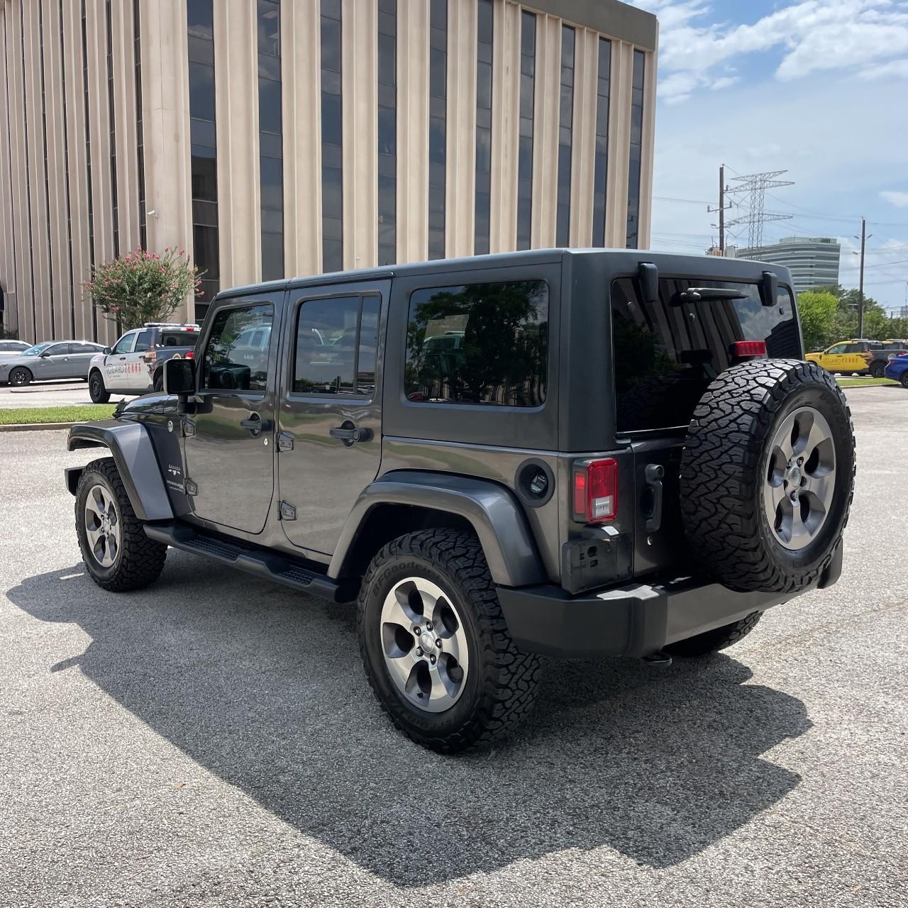 Jeep Wrangler JK Unlimited Vehicle Full-screen Gallery Image 3