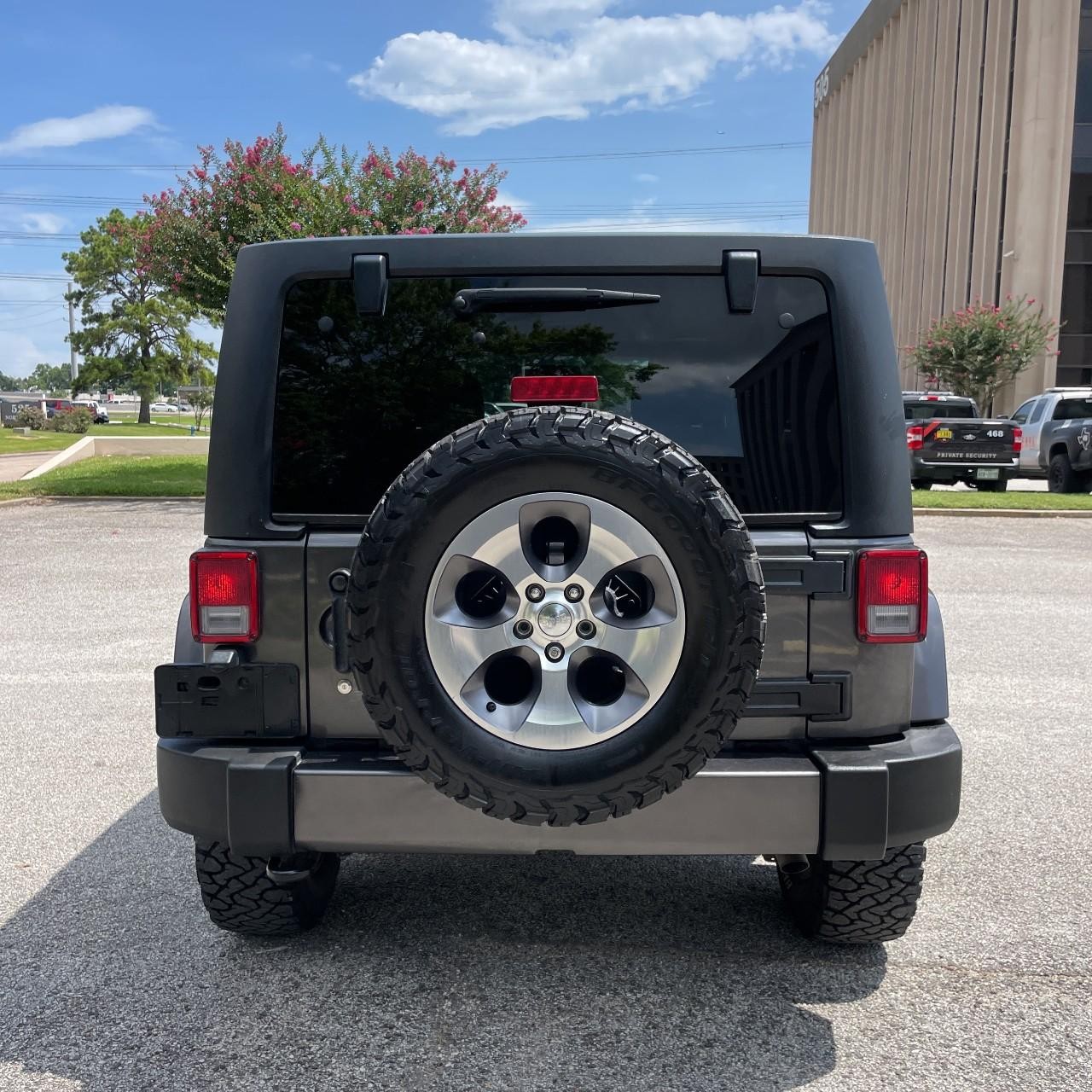 Jeep Wrangler JK Unlimited Vehicle Full-screen Gallery Image 4